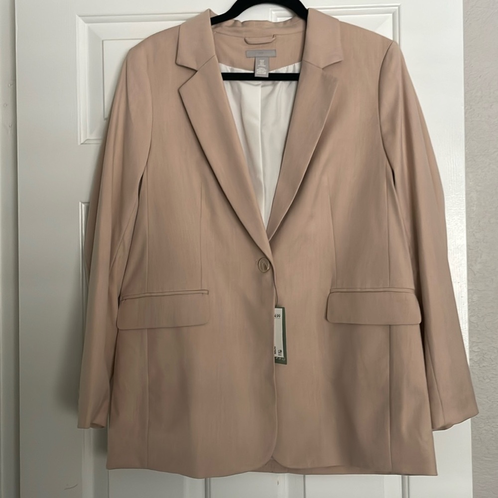 Pale pink oversized blazer!